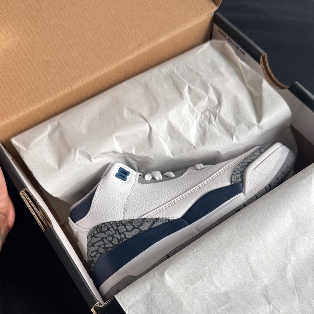 Jordan Kids Sneakers in White and Blue
